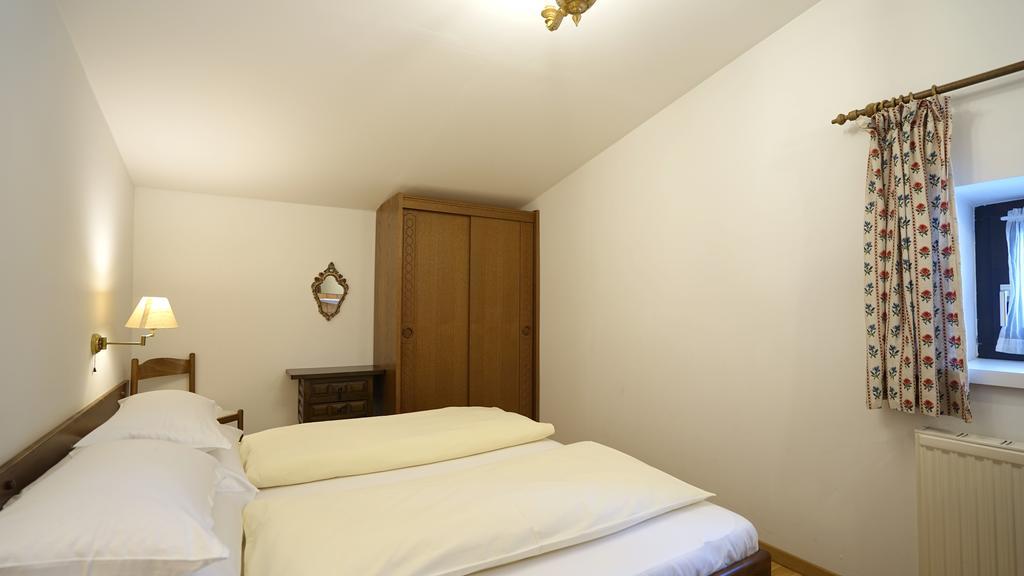Landhaus Frenes Apartments Seefeld in Tirol Rom bilde