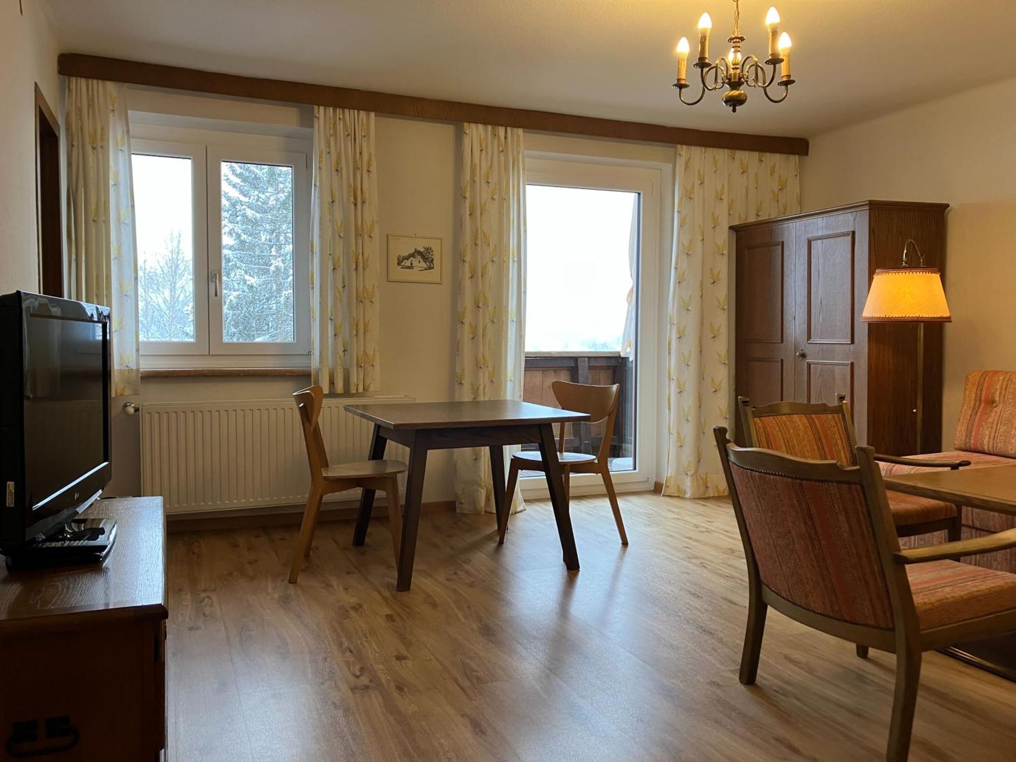Landhaus Frenes Apartments Seefeld in Tirol Eksteriør bilde