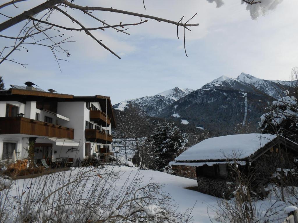 Landhaus Frenes Apartments Seefeld in Tirol Eksteriør bilde